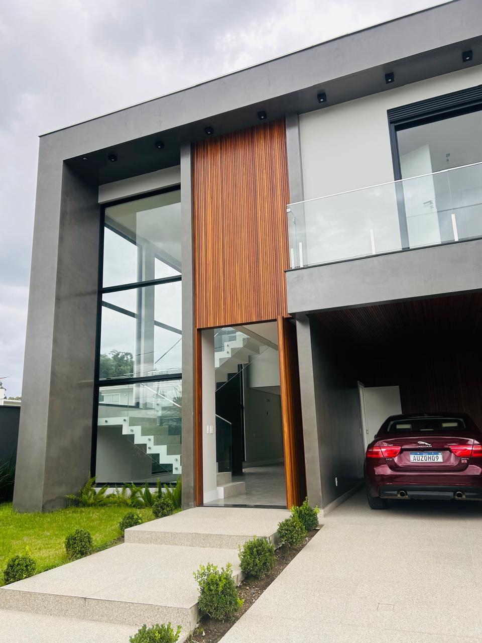 Fachada de sobrado contemporâneo concluído